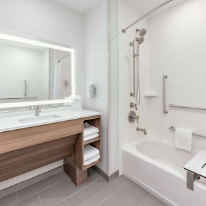 Queen Studio Hearing accessible